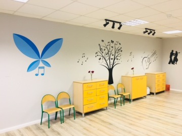 Naklejka na ścianę drzewko muzyczne z nutkami