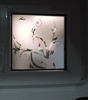 naklejka na szybę motyw kwiatowy