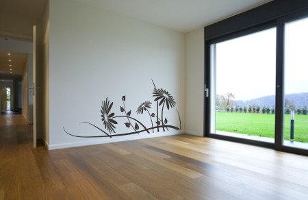 Szablony malarskie na ścianie z kwiatami do salonu