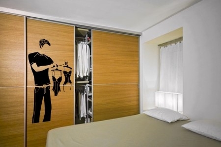 Naklejka na ścianę mężczyzna z ciuszkami