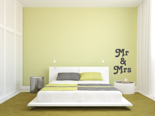 Naklejka z tekstem do sypialni Mr & Mrs po angielsku