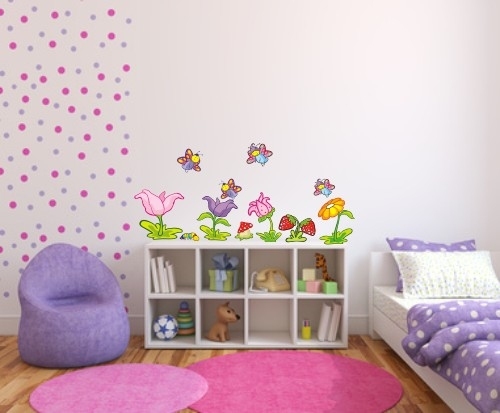 Naklejki motylki i kwiatki do pokoju dziewczynki na ścianę