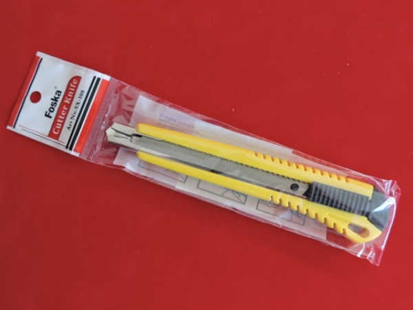 nożyk do cięcia folii i szablonów w kolorze żółtym