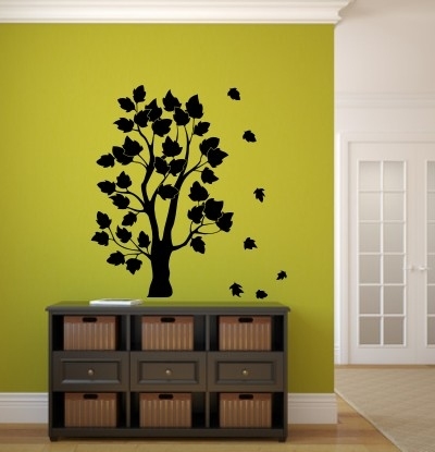 Czarne drzewo na ścianie - naklejka w przedpokoju