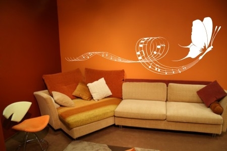 Naklejka na ścianę motyl i pięciolinia