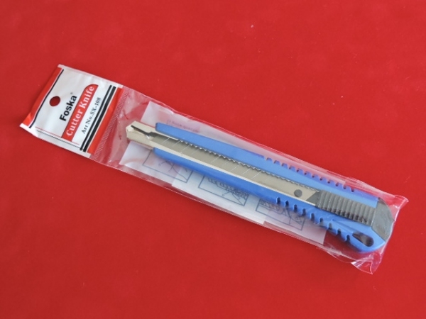 Nóż segmentowy do przycinania folii