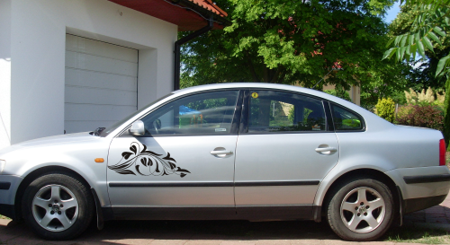 Naklejka ozdobna na samochód kwiat