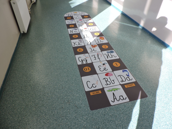 Naklejka na podłogę z alfabetem