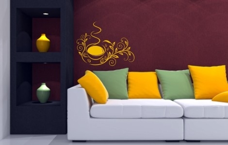 Naklejka na ścianie w salonie filiżanka z kwiatami