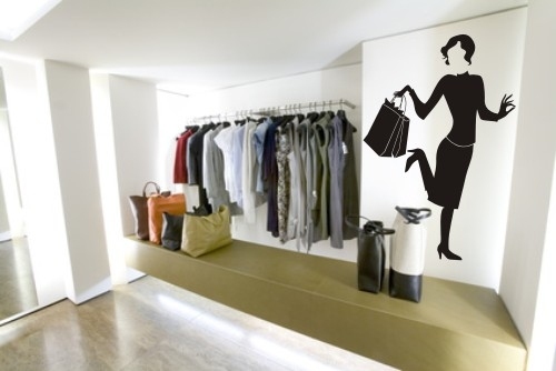 Szablon ścienny kobieta z zakupami i szablony dekoracyjne do sklepu