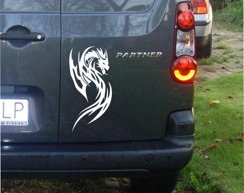 Naklejka samochodowa ze smokiem