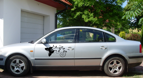 Ozdobna naklejka samochodowa motyl