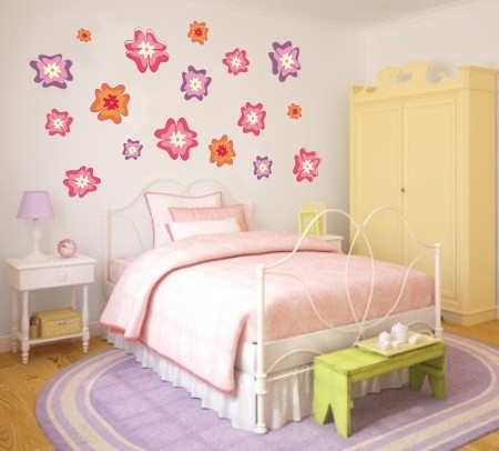 Naklejka do pokoju dziewczynki kwiatek i kwiatki na ścianę