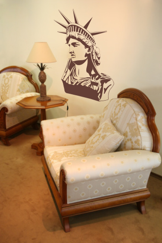 Naklejka na ścianę popiersie statuy wolności.
