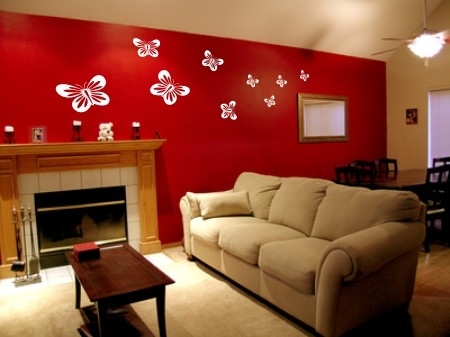 Motylki na ścianie w pokoju dziennym - naklejki ścienne