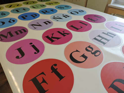 Naklejki na podłogę litery do przedszkola