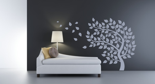 Biała welurowa naklejka na ścianę drzewo i spadające liście do pokoju